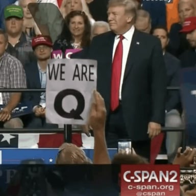 Wat is QAnon? Is het gevaarlijk? Is het belangrijk?