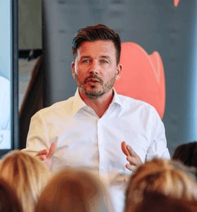 Jarno Duursma als spreker in Scheveningen 2026.